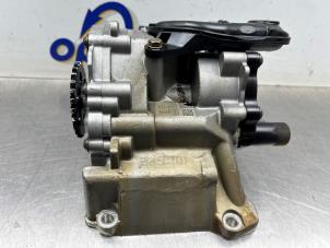 Gebruikte Oliepomp Mini Clubman (F54) 1.5 Cooper 12V Prijs € 111,00 Margeregeling aangeboden door Gebr Opdam B.V.