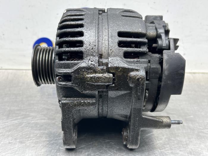 Gebruikte Dynamo Volkswagen Golf V (1K1) 1.6 FSI 16V Prijs € 65,00 Margeregeling aangeboden door Gebr Opdam B.V.