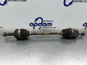 Gebruikte Aandrijfas links-voor Kia Picanto (BA) 1.0 12V Prijs € 75,00 Margeregeling aangeboden door Gebr Opdam B.V.