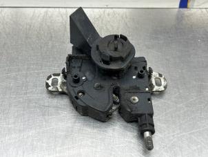 Gebruikte Motorkap Slotmechaniek Ford C-Max (DM2) 1.6 16V Prijs € 30,00 Margeregeling aangeboden door Gebr Opdam B.V.