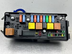 Gebruikte Zekeringkast Saab 9-3 II Sport Sedan (YS3F) 1.8t 16V Prijs € 40,00 Margeregeling aangeboden door Gebr Opdam B.V.