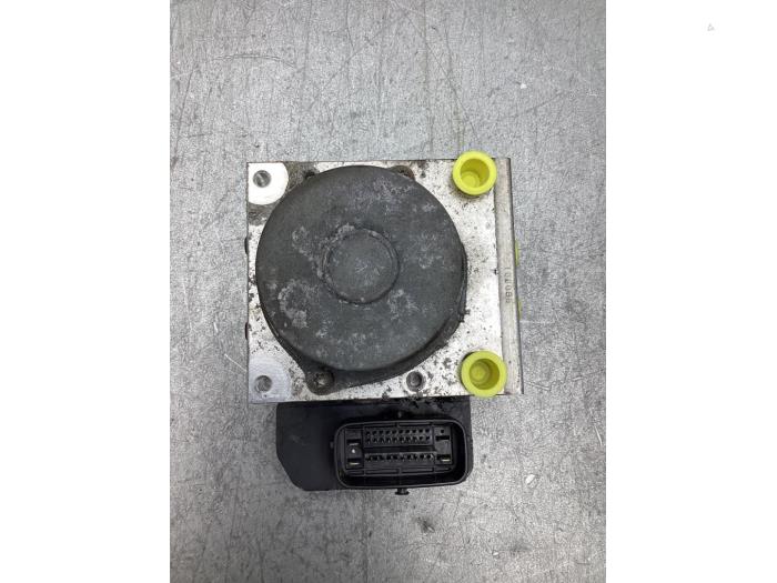 Gebruikte ABS Pomp Toyota iQ 1.0 12V VVT-i Prijs € 200,00 Margeregeling aangeboden door Gebr Opdam B.V.