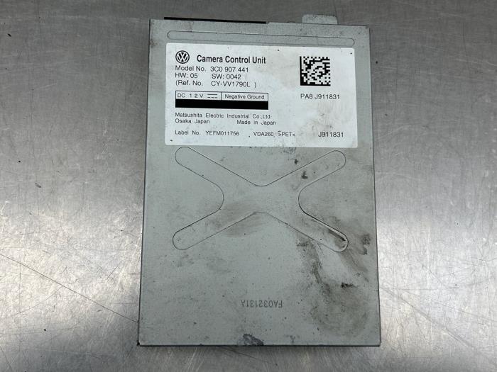 Gebruikte Camera module Volkswagen Passat Variant (3C5) 3.2 FSI V6 32V 4Motion Prijs € 125,00 Margeregeling aangeboden door Gebr Opdam B.V.
