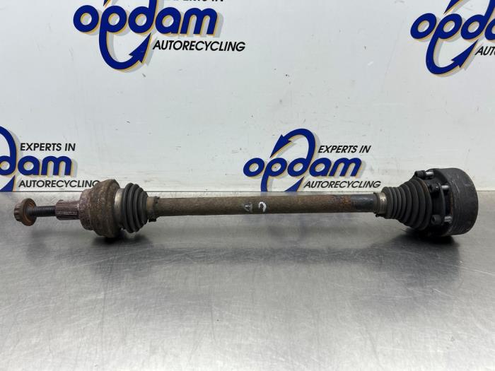 Gebruikte Aandrijfas links-achter Volkswagen Passat Variant (3C5) 3.2 FSI V6 32V 4Motion Prijs € 50,00 Margeregeling aangeboden door Gebr Opdam B.V.