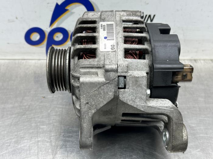Gebruikte Dynamo Volkswagen Passat (3B3) 1.8 Turbo 20V Prijs € 70,00 Margeregeling aangeboden door Gebr Opdam B.V.