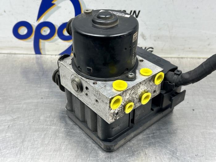 Gebruikte ABS Pomp Volkswagen Touran (1T1/T2) Prijs € 125,00 Margeregeling aangeboden door Gebr Opdam B.V.