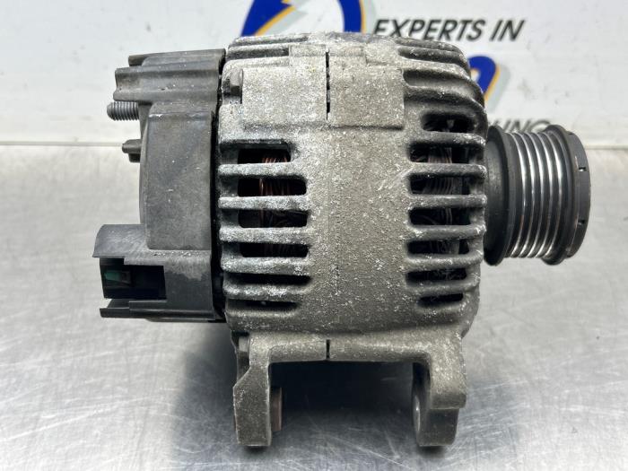 Gebruikte Dynamo Volkswagen Caddy III (2KA,2KH,2CA,2CH) 1.9 TDI Prijs € 100,00 Margeregeling aangeboden door Gebr Opdam B.V.