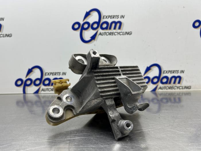 Gebruikte Versnellingsbak Steun Opel Astra K Sports Tourer 1.0 Turbo 12V Prijs € 35,00 Margeregeling aangeboden door Gebr Opdam B.V.