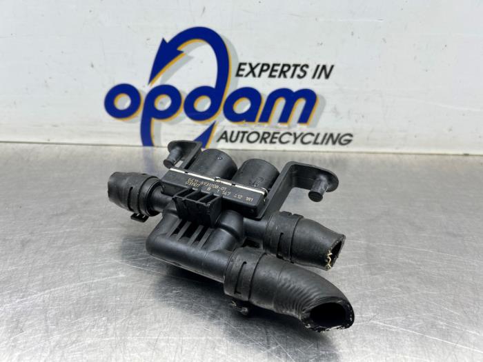Extra waterpomp BMW 5 serie (E60), 2003 / 2010 520i 24V, Sedan, 4Dr, Benzine, 2.171cc, 125kW (170pk), RWD, M54B22; 226S1, 2003-07 / 2010-03, NA31 (Gebruikt)