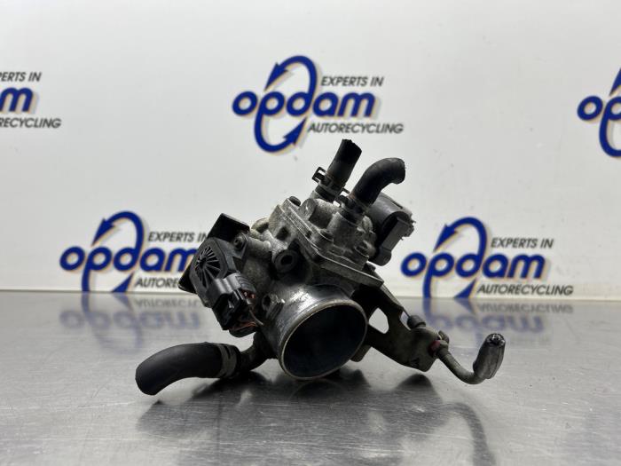 Gebruikte Gasklephuis Suzuki Swift (ZA/ZC/ZD1/2/3/9) 1.5 VVT 16V Prijs € 75,00 Margeregeling aangeboden door Gebr Opdam B.V.