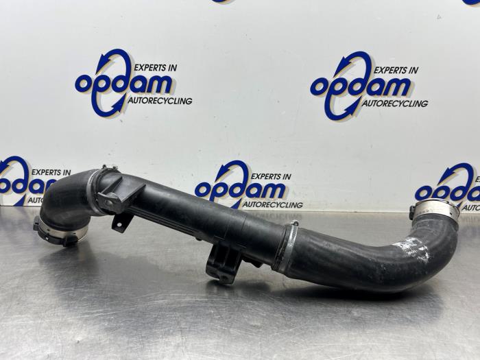 Gebruikte Intercooler Buis Volvo V40 (MV) 1.5 T3 16V Geartronic Prijs € 75,00 Margeregeling aangeboden door Gebr Opdam B.V.