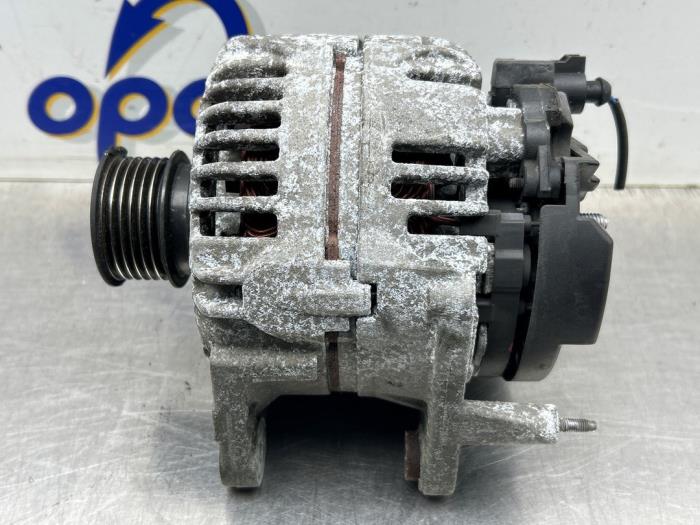 Gebruikte Alternator Volkswagen Polo IV (9N1/2/3) 1.4 16V Prijs € 50,00 Margeregeling aangeboden door Gebr Opdam B.V.