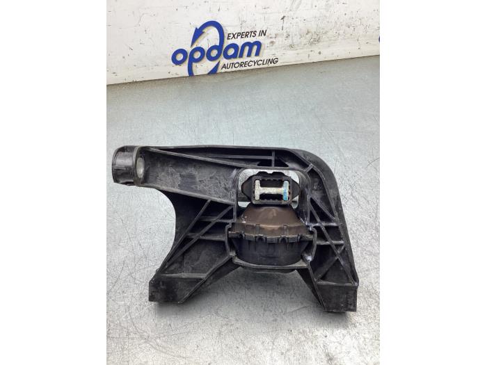 Gebruikte Motorsteun Peugeot 3008 II (M4/MC/MJ/MR) 1.2 12V e-THP PureTech 130 Prijs € 30,00 Margeregeling aangeboden door Gebr Opdam B.V.