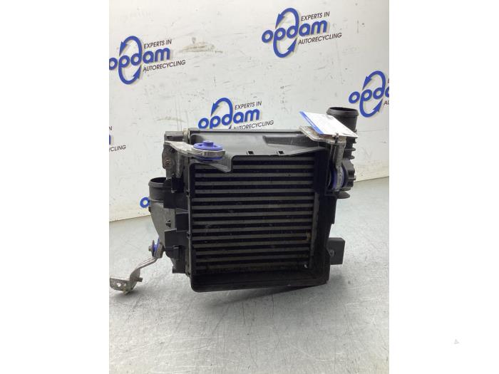 Gebruikte Intercooler Peugeot 3008 II (M4/MC/MJ/MR) 1.2 12V e-THP PureTech 130 Prijs € 125,00 Margeregeling aangeboden door Gebr Opdam B.V.