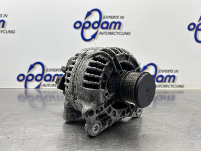Gebruikte Dynamo Volkswagen Caddy III (2KA,2KH,2CA,2CH) 1.6 TDI 16V Prijs € 100,00 Margeregeling aangeboden door Gebr Opdam B.V.