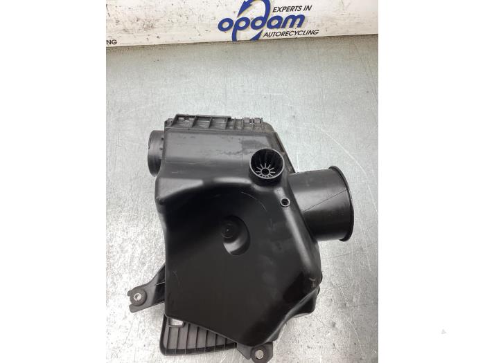 Gebruikte Luchtfilterhuis BMW 5 serie (E60) 523i 24V Prijs € 35,00 Margeregeling aangeboden door Gebr Opdam B.V.