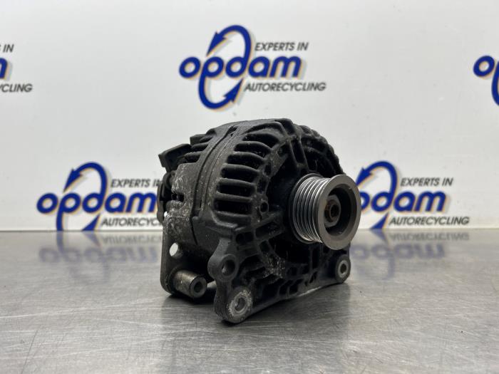 Gebruikte Dynamo Volkswagen Golf V (1K1) 1.6 FSI 16V Prijs € 70,00 Margeregeling aangeboden door Gebr Opdam B.V.