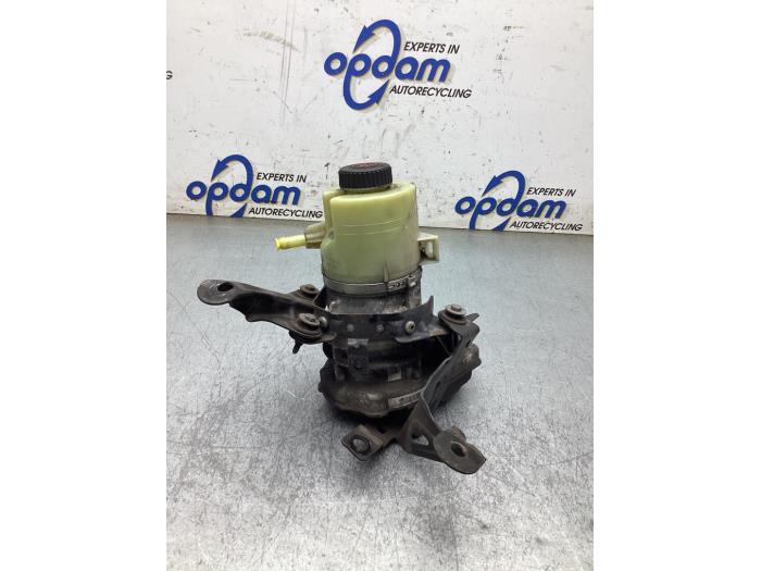 Gebruikte Pomp Servo Opel Vivaro 1.6 CDTi BiTurbo 125 Prijs € 332,75 Inclusief btw aangeboden door Gebr Opdam B.V.