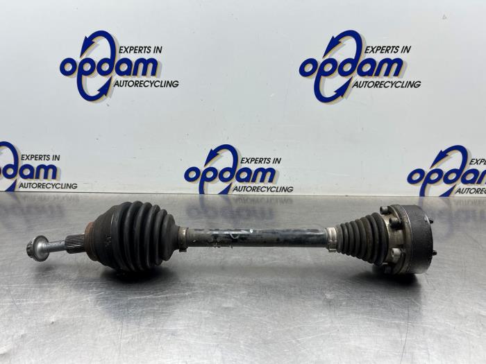 Gebruikte Aandrijfas links-voor Volkswagen Caddy IV 2.0 TDI 75 Prijs € 151,25 Inclusief btw aangeboden door Gebr Opdam B.V.