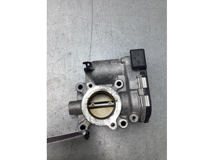 Gebruikte Gasklephuis Mercedes B (W247) 1.3 B-250 e Turbo 16V Prijs € 75,00 Margeregeling aangeboden door Gebr Opdam B.V.