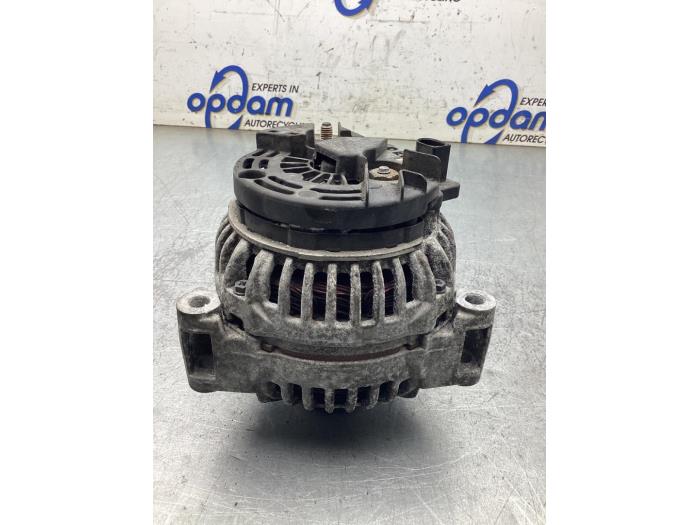 Gebruikte Dynamo Mercedes E Combi (S211) 2.6 E-240 V6 18V Prijs € 100,00 Margeregeling aangeboden door Gebr Opdam B.V.