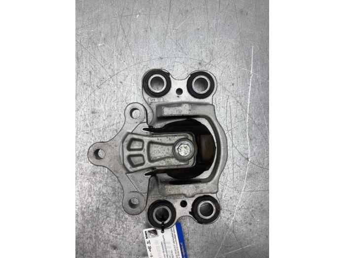 Gebruikte Versnellingsbak Steun Volvo V70 (BW) 1.6 DRIVe,D2 Prijs € 35,00 Margeregeling aangeboden door Gebr Opdam B.V.