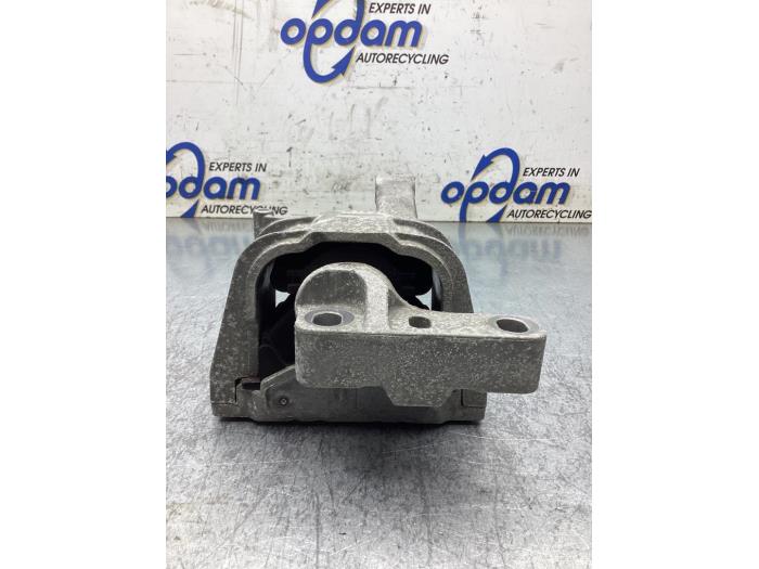 Gebruikte Motorrubber Volkswagen Tiguan (5N1/2) 2.0 TSI 16V 4Motion Prijs € 50,00 Margeregeling aangeboden door Gebr Opdam B.V.