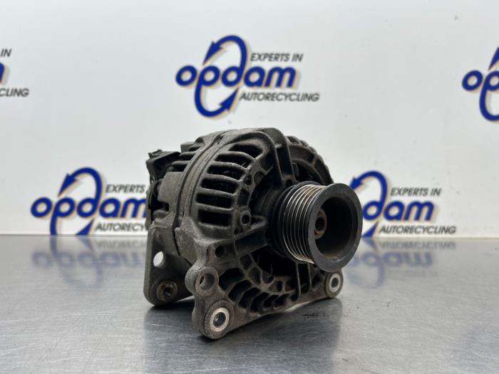 Gebruikte Dynamo Volkswagen Golf IV (1J1) 1.8 20V Prijs € 50,00 Margeregeling aangeboden door Gebr Opdam B.V.