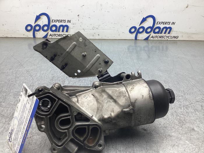 Gebruikte Oliefilterhuis Ford Focus 3 Wagon 1.5 TDCi Prijs € 45,00 Margeregeling aangeboden door Gebr Opdam B.V.