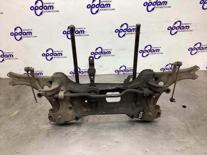 Gebruikte Subframe Volkswagen Caddy III (2KA,2KH,2CA,2CH) 1.6 TDI 16V Prijs € 125,00 Margeregeling aangeboden door Gebr Opdam B.V.