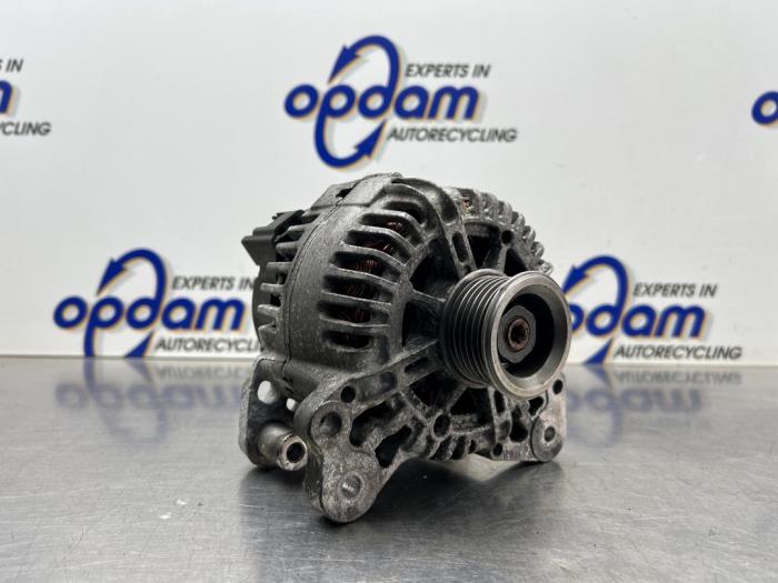 Gebruikte Dynamo Volkswagen Touran (1T1/T2) 1.6 FSI 16V Prijs € 75,00 Margeregeling aangeboden door Gebr Opdam B.V.
