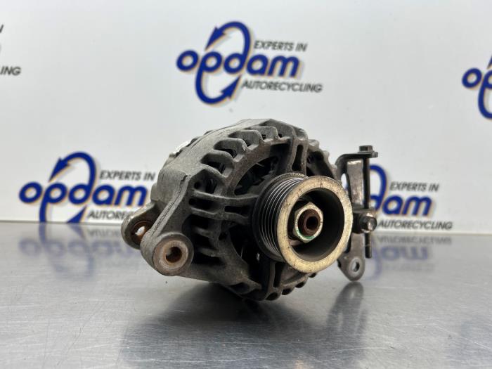 Gebruikte Dynamo Toyota Yaris (P1) 1.3 16V VVT-i Prijs € 100,00 Margeregeling aangeboden door Gebr Opdam B.V.