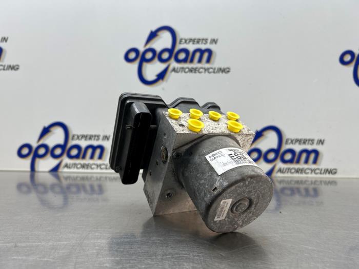 Gebruikte ABS Pomp Hyundai H-300 2.5 CRDi Prijs € 100,00 Margeregeling aangeboden door Gebr Opdam B.V.