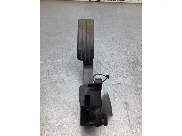 Gebruikte Sensor Gaspedaalpositie Opel Vivaro 1.6 CDTI BiTurbo 120 Prijs € 25,00 Margeregeling aangeboden door Gebr Opdam B.V.