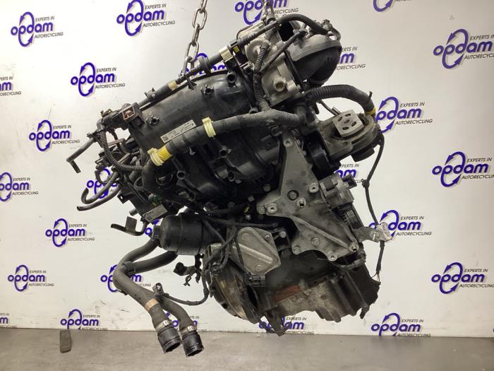Motor van een Fiat Punto III (199) 0.9 TwinAir Turbo 100 2014