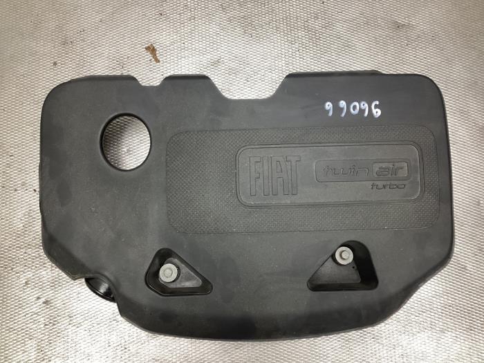 Motor van een Fiat Punto III (199) 0.9 TwinAir Turbo 100 2014