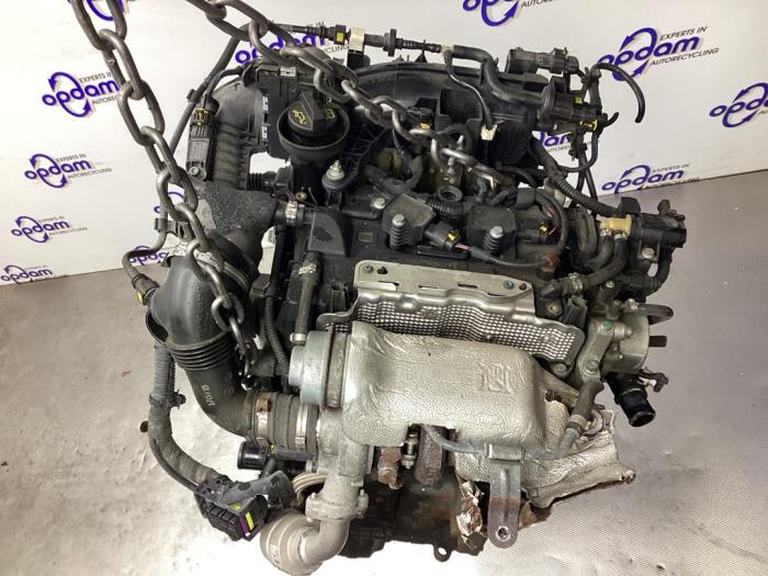 Motor van een Fiat Punto III (199) 0.9 TwinAir Turbo 100 2014