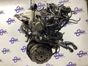 Motor van een Fiat Punto III (199) 0.9 TwinAir Turbo 100 2014
