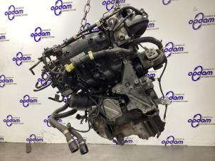Motor van een Fiat Punto III (199) 0.9 TwinAir Turbo 100 2014