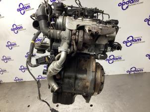 Motor van een Fiat Punto III (199) 0.9 TwinAir Turbo 100 2014