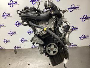 Motor van een Fiat Punto III (199) 0.9 TwinAir Turbo 100 2014