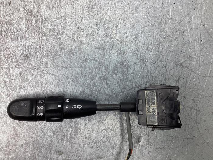 Gebruikte Pinker Schakelaar Chevrolet Aveo (250) 1.2 16V Prijs € 20,00 Margeregeling aangeboden door Gebr Opdam B.V.