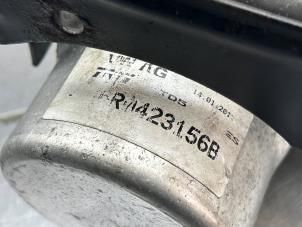 Pomp Servo van een Volkswagen Polo V (6R) 1.4 16V 2011