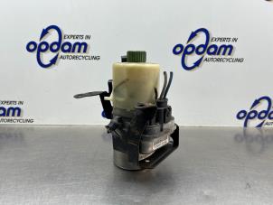 Pomp Servo van een Volkswagen Polo V (6R) 1.4 16V 2011