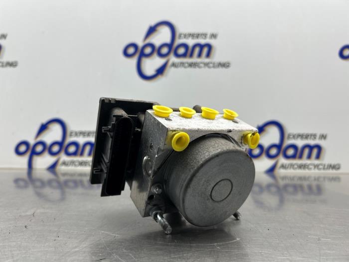 Gebruikte ABS Pomp Renault Clio III (BR/CR) 1.2 16V TCe 100 Prijs € 75,00 Margeregeling aangeboden door Gebr Opdam B.V.