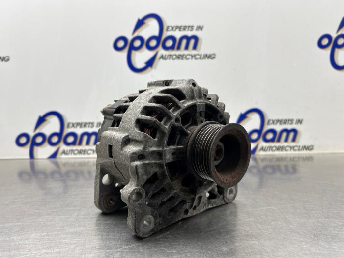 Gebruikte Dynamo Volkswagen Golf IV (1J1) 1.6 16V Prijs € 50,00 Margeregeling aangeboden door Gebr Opdam B.V.