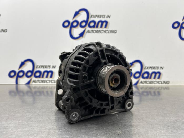Gebruikte Dynamo Volkswagen Golf V (1K1) 1.6 FSI 16V Prijs € 60,00 Margeregeling aangeboden door Gebr Opdam B.V.