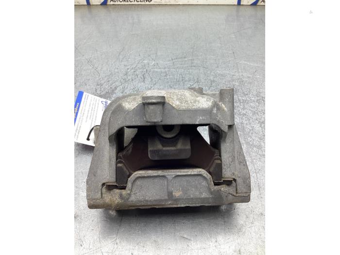 Gebruikte Motorsteun Volkswagen Caddy III (2KA,2KH,2CA,2CH) 2.0 Ecofuel Prijs € 20,00 Margeregeling aangeboden door Gebr Opdam B.V.