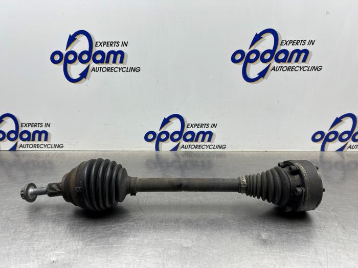 Gebruikte Steekas links-voor Audi A3 Sportback (8VA/8VF) 1.6 TDI 16V Prijs € 100,00 Margeregeling aangeboden door Gebr Opdam B.V.