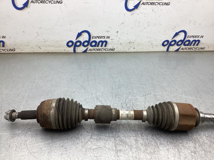 Gebruikte Steekas links-voor Renault Megane IV Estate (RFBK) 1.3 TCE 140 16V Prijs € 125,00 Margeregeling aangeboden door Gebr Opdam B.V.